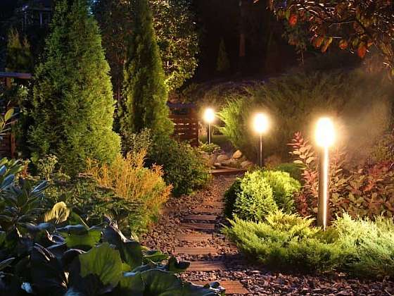 Proč pořídit venkovní LED osvětlení a co všechno na zahradě nasvítit