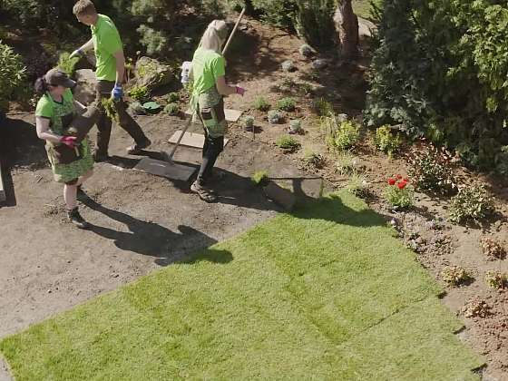 Přijela zahradnická firma Zelené kolo a zrekonstruovala celou zahradu podle projektu realizace zahrady