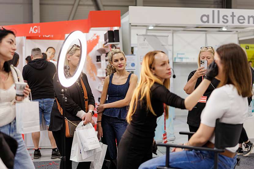FOR BEAUTY tradičně propojuje profesionální beauty scénu s širokou veřejností