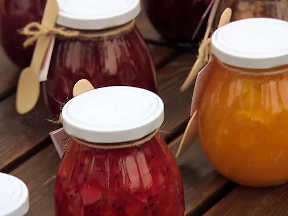 Hruškovo-meruňkový džem s mandlemi