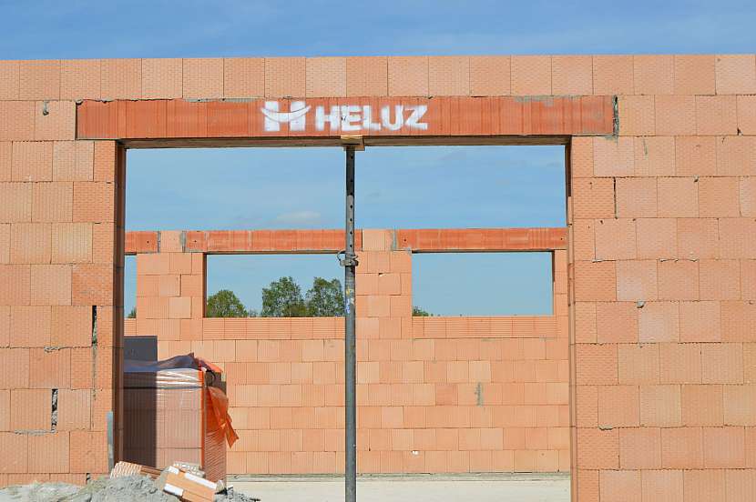 Společnost HELUZ pomáhá stavebníkům v současné obtížné situaci (Zdroj: HELUZ)
