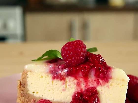 Udělejte rodině malinový cheesecake