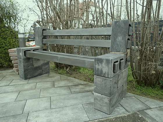 Designová lavička ze zbytků