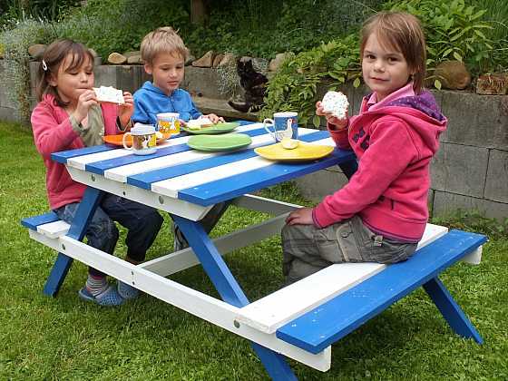 otevřít: Zahradní stůl pro děti