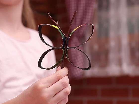 Výroba jednoduchého motýlka z papíru