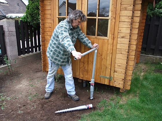 otevřít: Zahradní domek na zemních vrutech