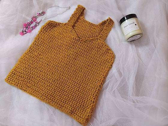 Tento stylový crop top zvládne uháčkovat i trochu zkušený začátečník