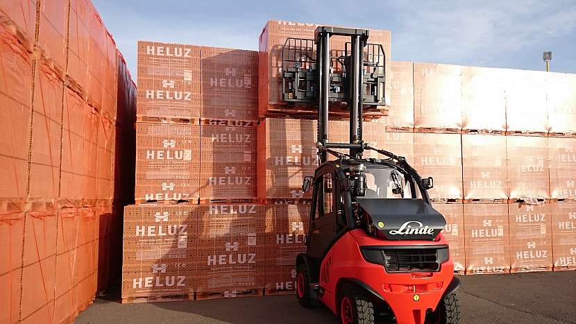 Heluz již 30 let dodává na český trh své zboží (Zdroj: HELUZ, cihlářský průmysl v.o.s)