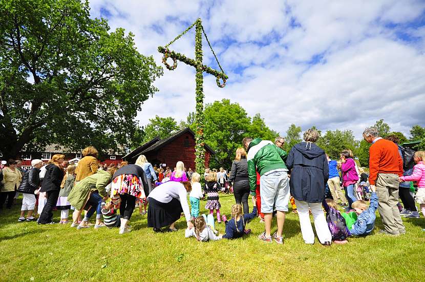 Midsommar je časem, kdy se Švédové těší na dlouhé letní dny a oslavují své kulturní dědictví.