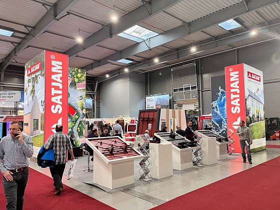 Otevřít článek/video: Oblečte si postroj pro pohyb ve výškách a vyzkoušejte montáž střechy: ROOFIX a SATJAM míří na veletrh Střechy-Solar-Řemeslo 2026