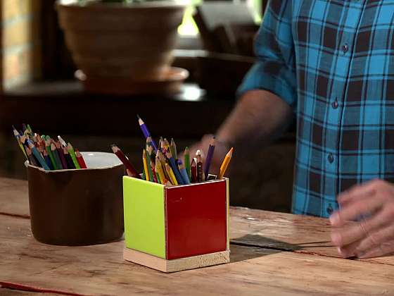 Vyrobte si doma stojánek na tužky z nepoužitých kachliček