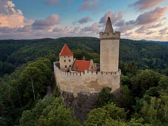 Výlety po hradech a zámcích ve společnosti dobrého vína