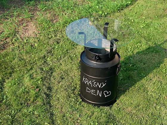 Párty stolek z bandasky