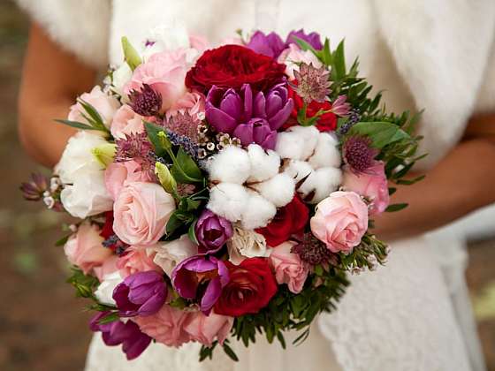 Jarní svatební kytice podle posledních trendů
