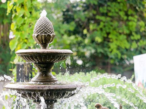 Zahradní fontánky mají své kouzlo