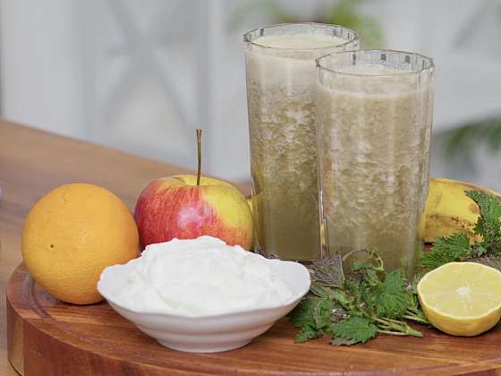 Zelené jarní smoothie s kopřivou