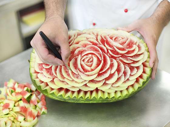 Carving neboli vyřezávání ovoce: Melouny proměněné ve šperky