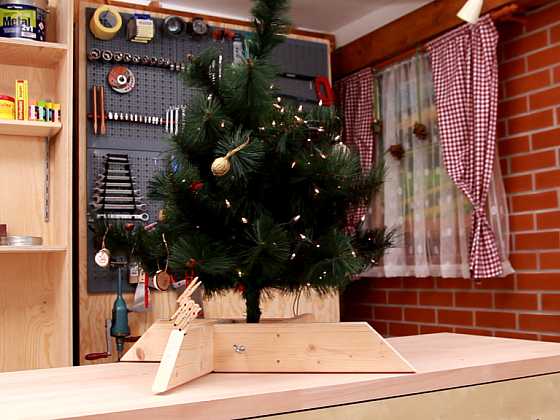 Otevřít: Vyrobte si stojánek na vánoční stromek