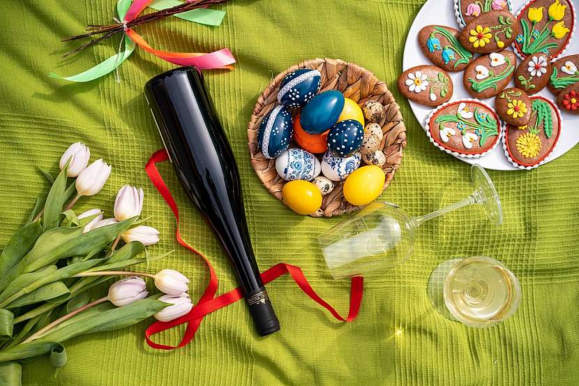 Co by byly tradiční velikonoční pokrmy bez správného vína? (Zdroj: Vinařský fond České republiky)