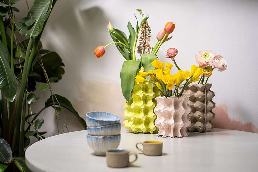 Jednoduše originální váza z obyčejných papírových plat na vejce \)zdroj: Balakryl)