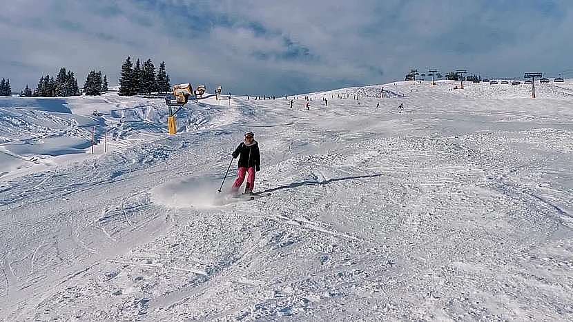 Užít si lyžování na sjezdovce nebo válet na běžkách znamená mít dobře namazáno