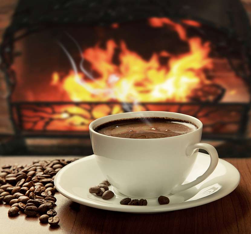 Káva a zapálený krb vás prodchnou atmosférou útulnosti