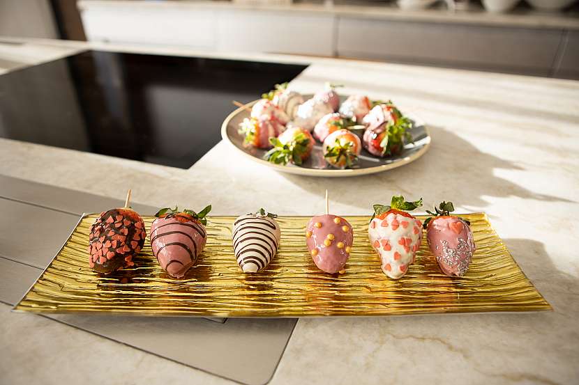 Jahody máčené v čokoládě jsou tím pravým dárkem na svátek sv. Valentýna (Zdroj: Prima DOMA)