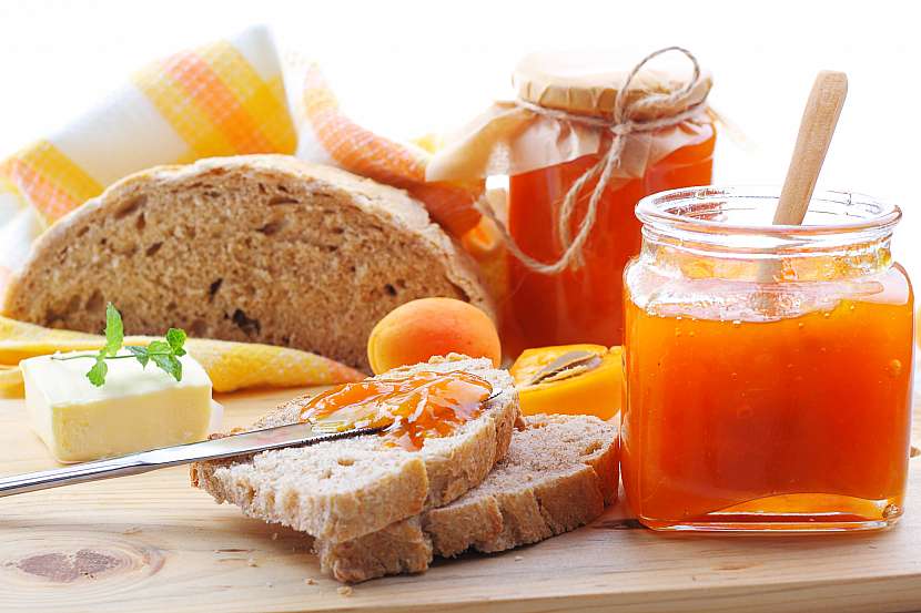 Meruňková marmeláda s levandulí a malinami (Zdroj: Depositphotos)