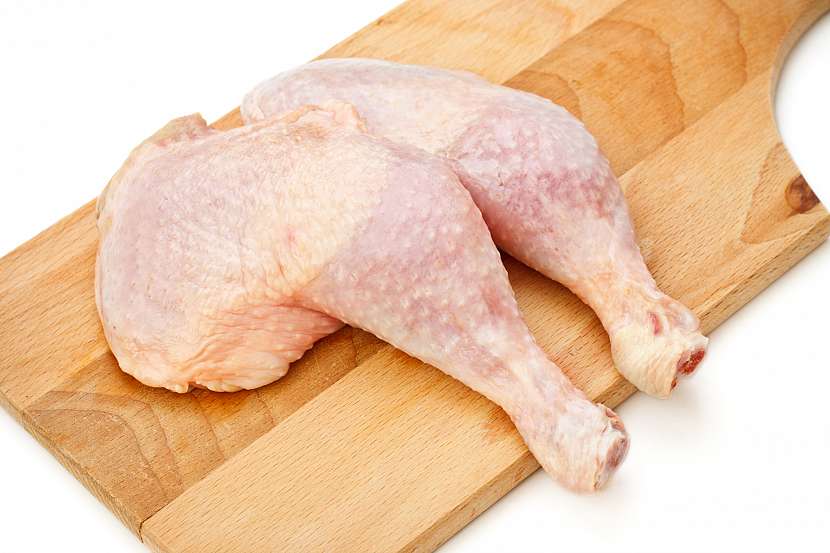 Kuřecí stehna jsou skvělá. Na rozdíl od kuřecích prsních řízků jsou šťavnatější, chutnější, a navíc obsahují mnohem více minerálů, zejména zinku
