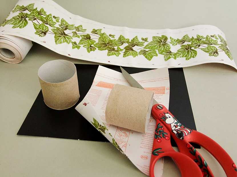 Na ozdobení ruliček použijte ozdobný papír či samolepicí tapetu