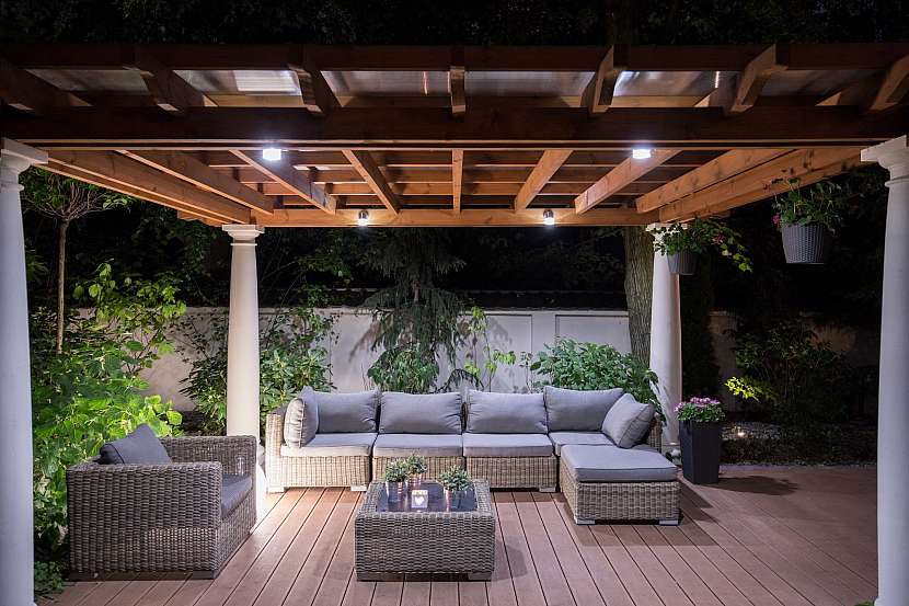 Pergola s osvětlením