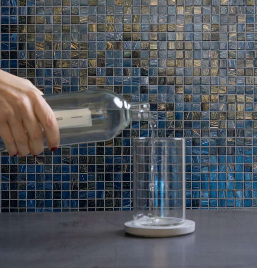 Mozaika je dobrým charakterotvorným prvkem v prostoru, její barevnost je lepší trochu potlačit, ale musí reagovat na světlo… Mosaico+.