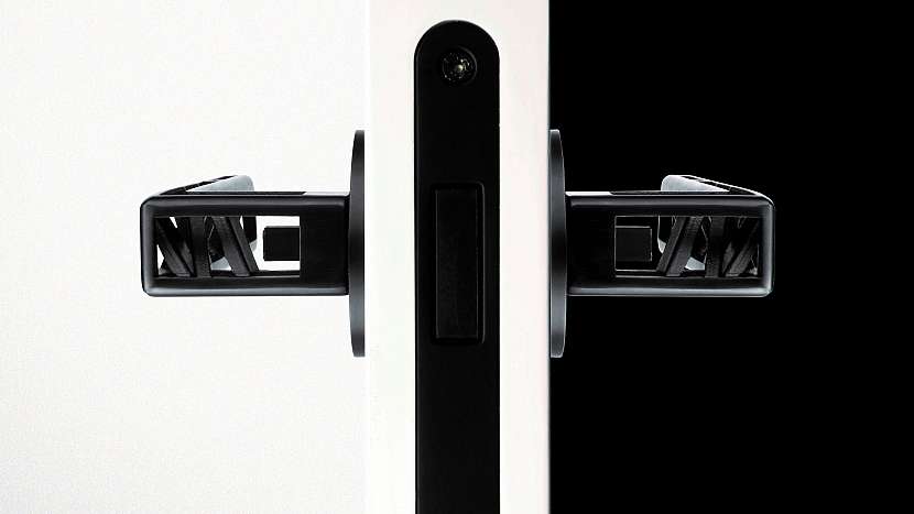 Ticho léčí: magnetický zámek umožňuje s dveřmi manipulovat tiše, bezpečně a pohodlně