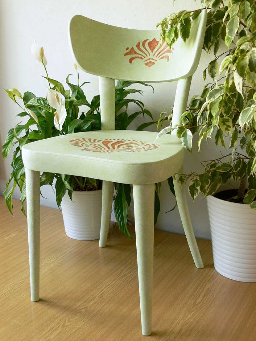 Zrenovujte starou židli a získáte opravdu originální kousek (Zdroj: Miroslava Kubišová)