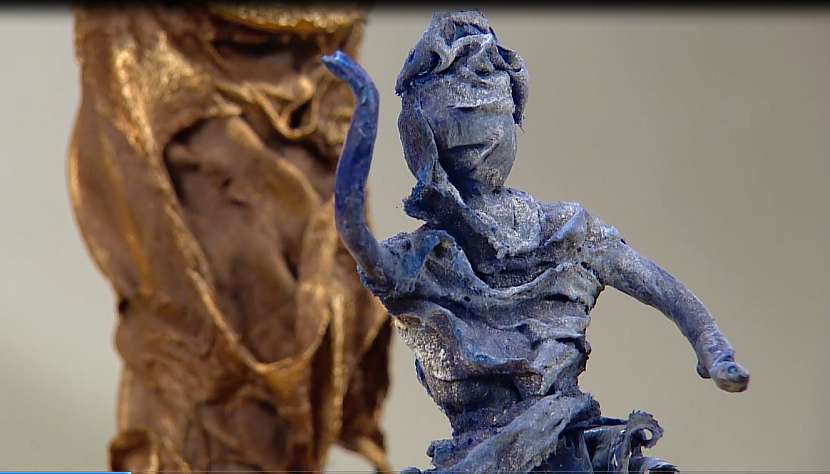 Tanečnice z hortenzie je netradiční socha, vytvořená s pomocí textilního lepidla (Zdroj: Archiv FTV Prima, se svolením FTV Prima)