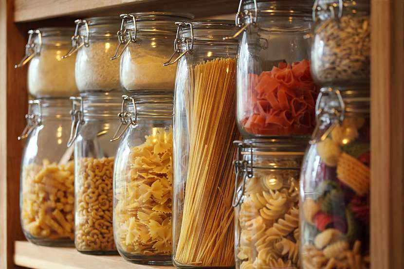 Skladujte potraviny v průhledných nádobách