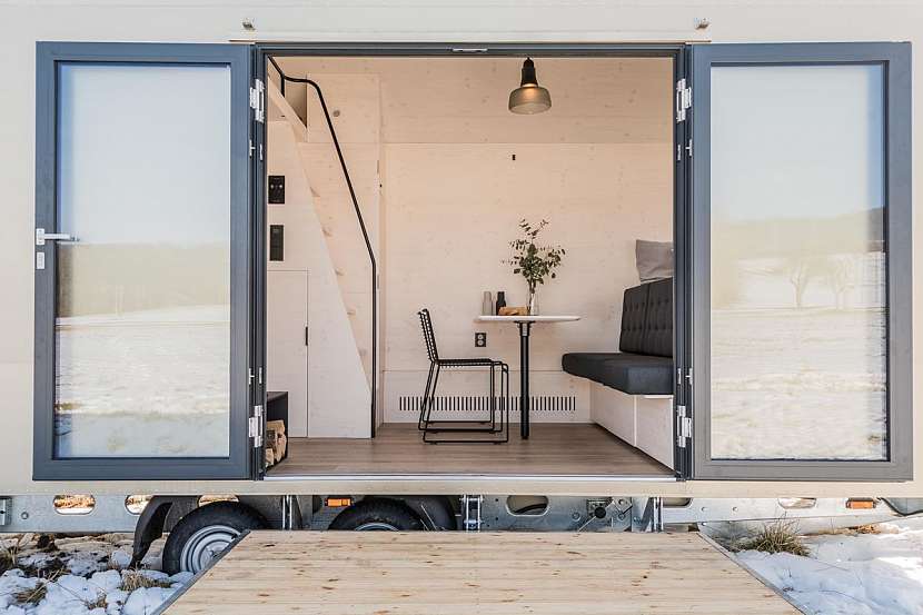 Mobile Hut – plně soběstačný dům na kolech od českých architektů se dočkal mnoha vylepšení