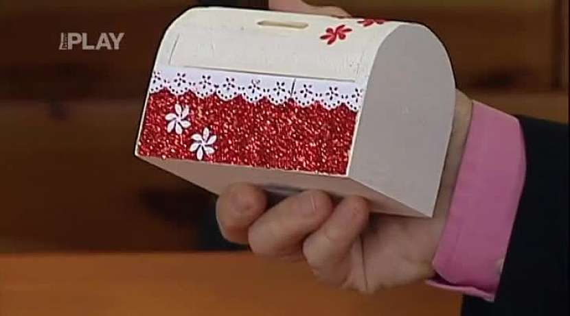 Víte, jak jednoduše a vkusně zdobit dárkové krabičky? (Zdroj: archiv FTV Prima)