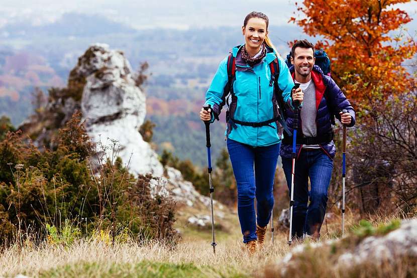 Pokud rádi trávíte čas venkovními sporty či turistickými výlety, hodí se investovat do funkčního prádla.