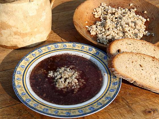 Na slovácké zabijačce: Recept na ovarovou polévku aneb Jak se vaří ovarnica  