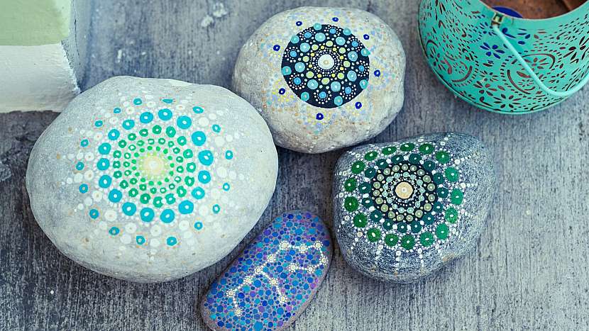 Nápady na dekorace z přírodnin: inspirace, jak malovat kameny barvami