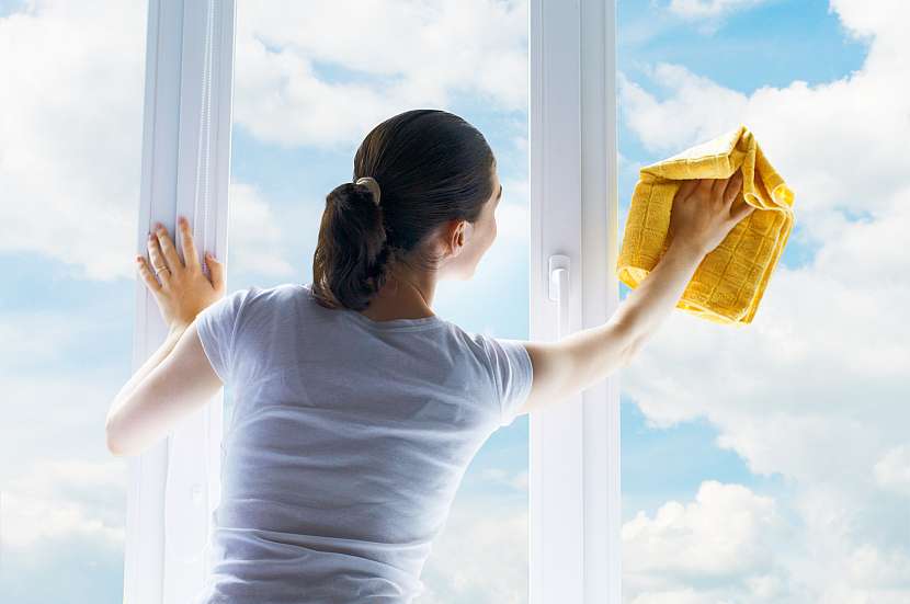 Přírodní přípravky na mytí oken (Zdroj: Depositphotos)