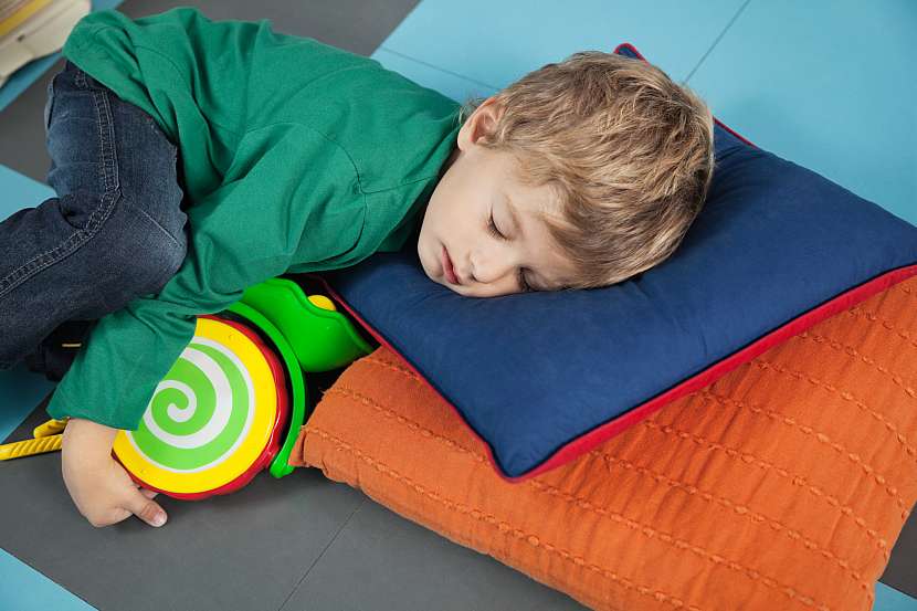 Děti školkového a předškolního věku by měly spát zhruba dvanáct hodin