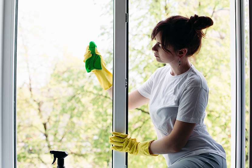 Jarní čištění oken nemusí být únavné (Zdroj: Depositphotos)