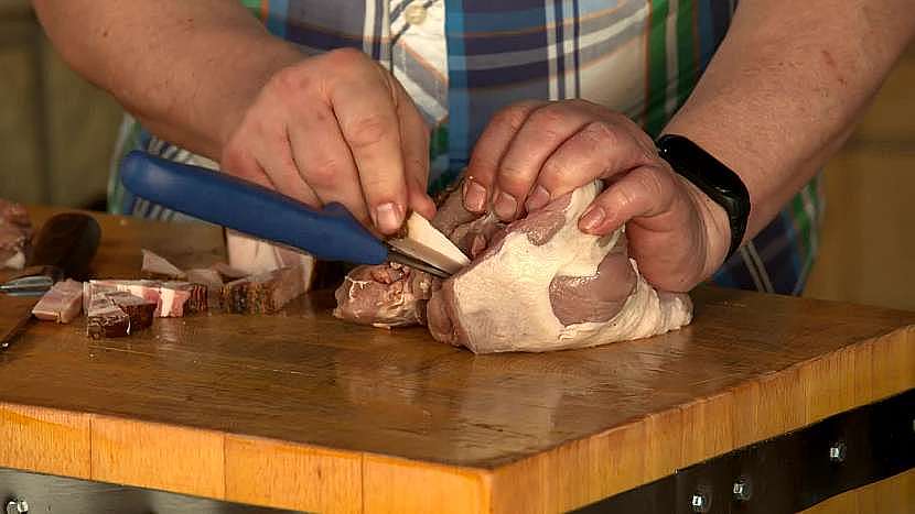 Maso můžete prošpikovat, nebude tak příliš vysušené