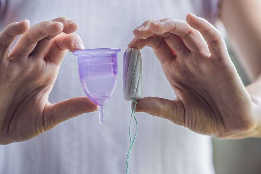 I intimní hygiena může být naprosto bez odpadu,stačí vyměnit tampony či vložky za menstruační kalíšek. Je mnohem příjemnější, pohodlnější, praktičtější, vydrží léta a ušetří spoustu peněz.