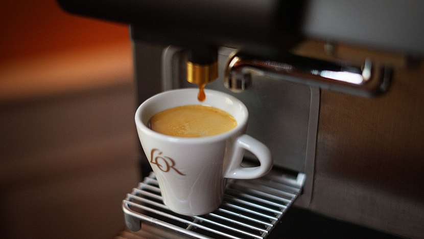 Základem dobré kávy je výběr druhu a správná příprava (Zdroj: JACOBS DOUWE EGBERTS CZ s.r.o.)