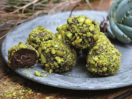 Čokoládové truffles: Kuličky s pomerančovým likérem v pistáciovém kabátku