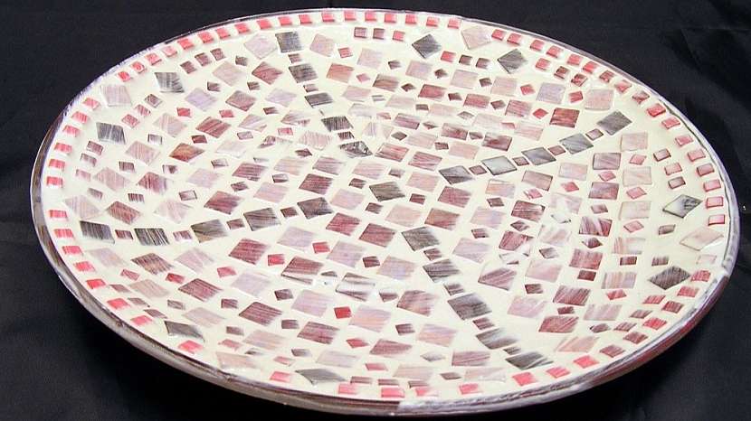 Mozaikový talíř: nechte hmotu dobře zaschnout