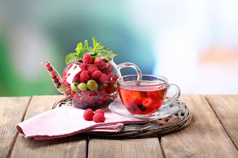 Lahodný ovocný čaj pro vaše chvíle pohody (Zdroj: Depositphotos (https://cz.depositphotos.com))